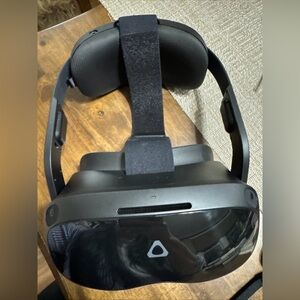 HTC Vive Focus 3 (2QA4100) All-In-One Video Game Console VR Headset